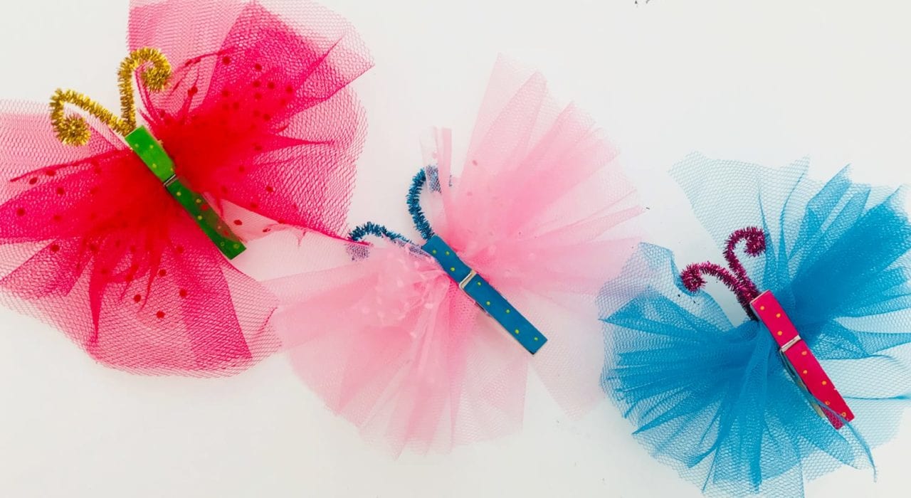 easy butterfly craft for kids - enjoy making these beautiful tulle butterflies with pegs and colourful tulle