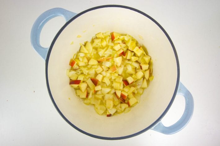 Bacon and apple mac and cheese at its best with slices of apple and a creamy sauce and hidden veggies