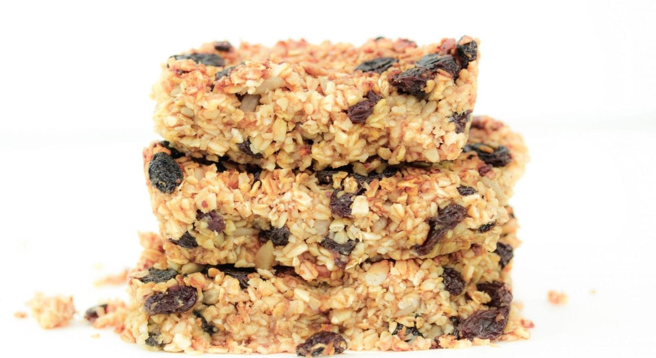 Healthy flapjacks - enjoy making these quick and easy raisin flapjacks - great toddler snacks free from refined sugars