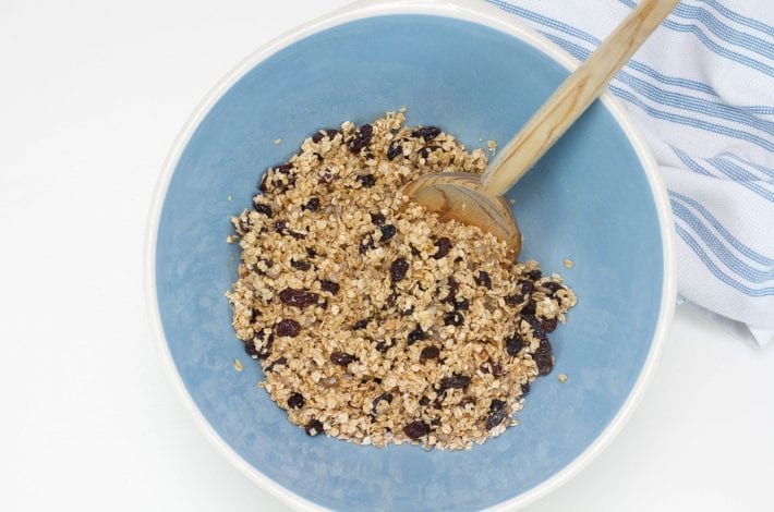 Healthy flapjacks - enjoy making these quick and easy raisin flapjacks - great toddler snacks free from refined sugars