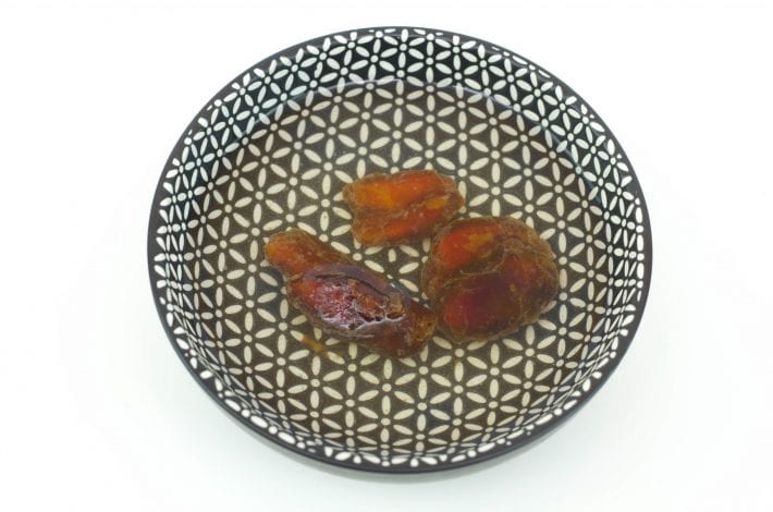 Healthy flapjacks - enjoy making these quick and easy raisin flapjacks - great toddler snacks free from refined sugars