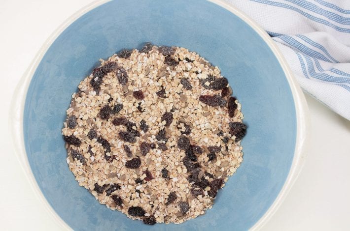 Healthy flapjacks - enjoy making these quick and easy raisin flapjacks - great toddler snacks free from refined sugars
