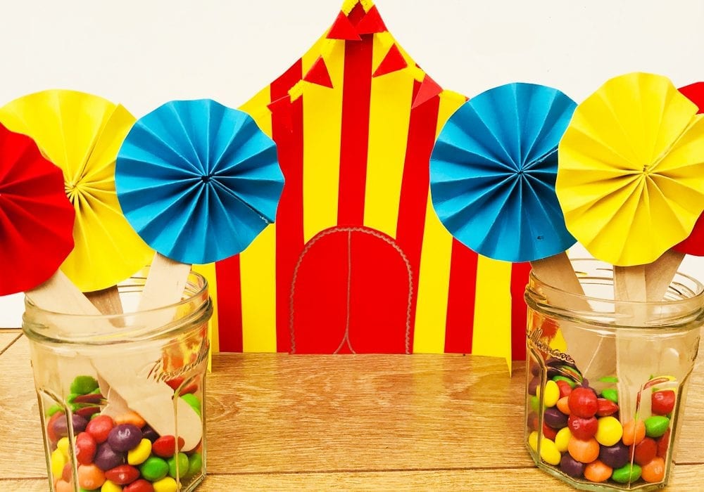 Circus birthday party decorations - make these great carnival or circus party centrepieces for your kids themed birthday party.
