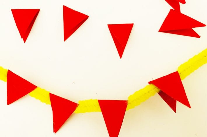 Circus birthday party decorations - make these great carnival or circus party centrepieces for your kids themed birthday party.