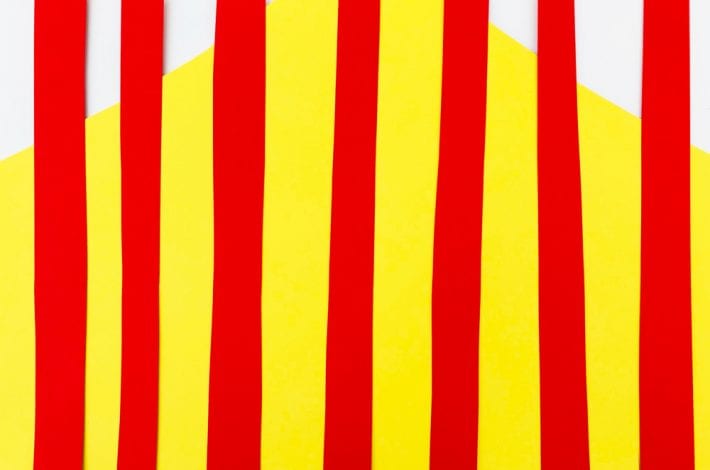 Circus birthday party decorations - make these great carnival or circus party centrepieces for your kids themed birthday party.