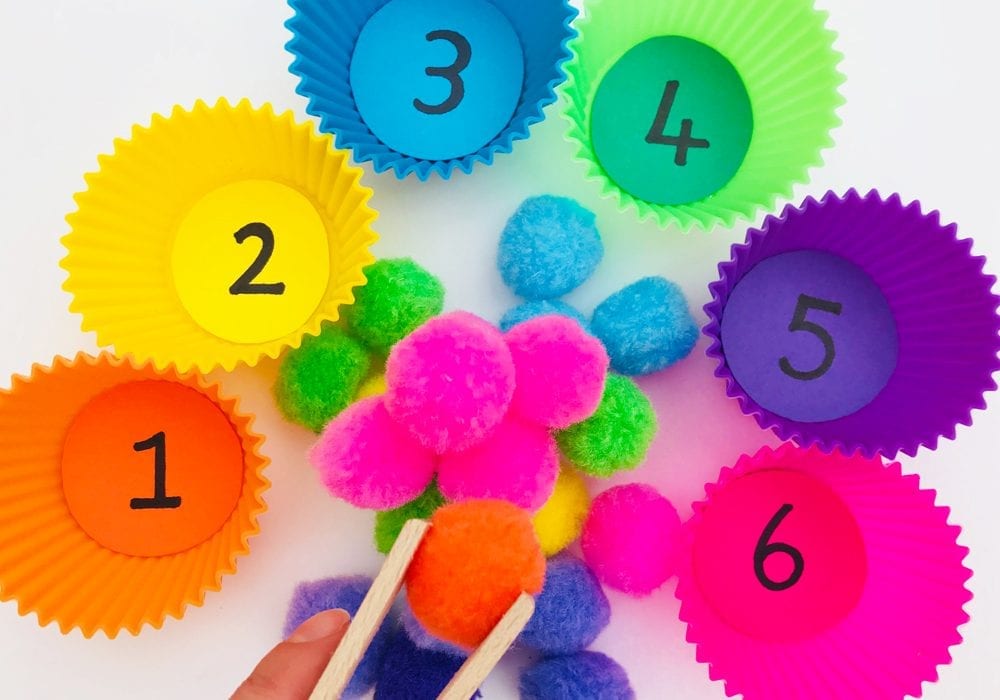 Pom pom learning games - teach your little one to count out numbers and to match colours with this fun toddler learning activity