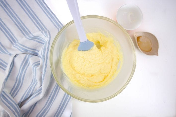 classic lemon drizzle cupcakes - a quick and easy home baking recipe that you can enjoy with the kids to make moist lemon cupcakes