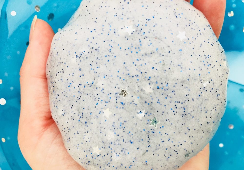 How to make glitter slime - try this easy 4 ingredient slime recipe to make great Frozen theme glitter slime