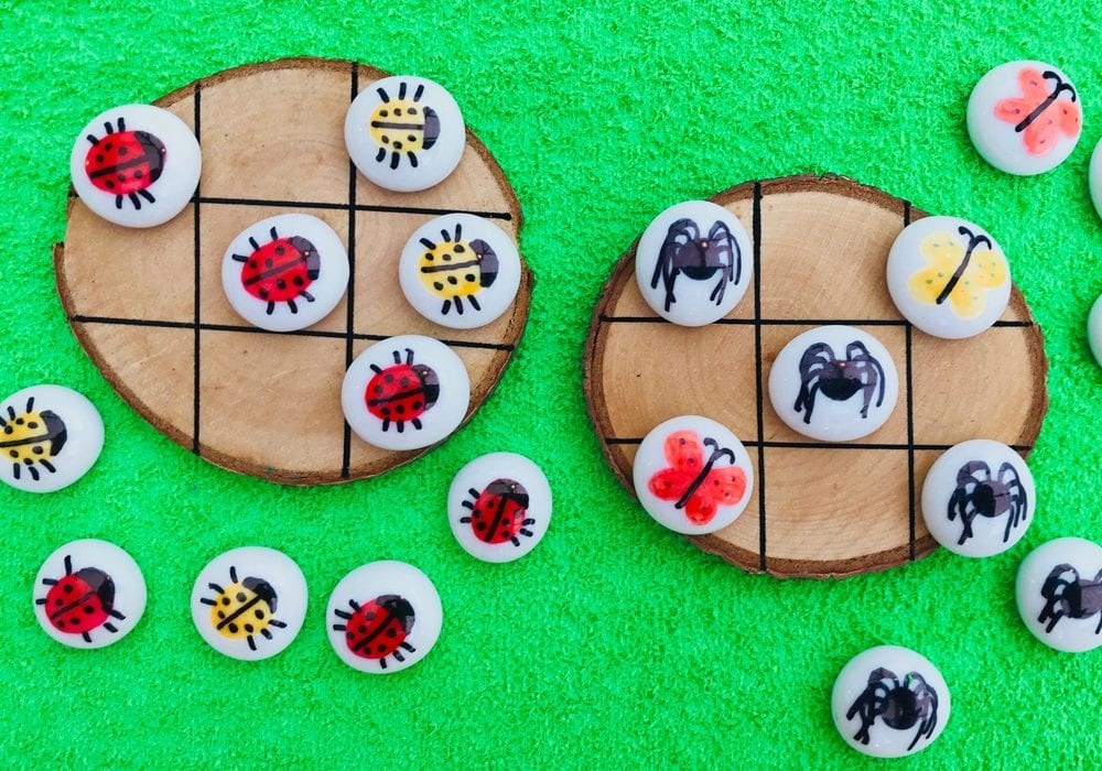 DIY Tic tac toe craft and nature games with your favourite minibeasts- spring craft for kids