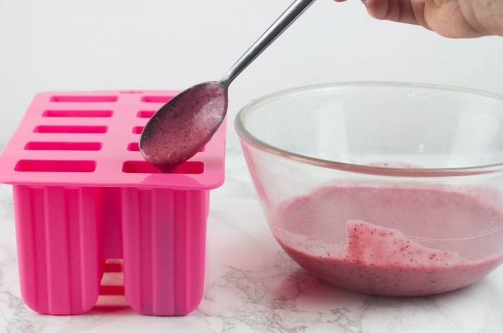5 minute homemade ice lollies - enjoy these triple berry ice lollies made with fresh fruits #homemade ice lollies #berry lollies