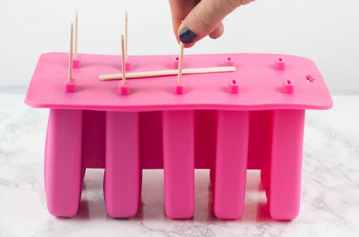 5 minute homemade ice lollies - enjoy these triple berry ice lollies made with fresh fruits #homemade ice lollies #berry lollies