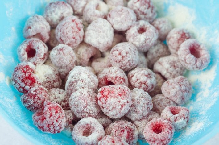 Summer raspberry cake - lemon and raspberry cake layers with a creamy topping #summerraspberrycake #raspberrycake #dessert #summerdessert #cake #summercakes