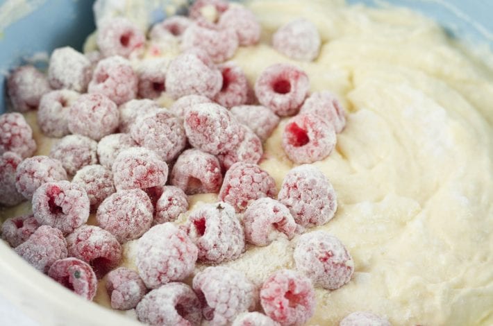 Summer raspberry cake - lemon and raspberry cake layers with a creamy topping #summerraspberrycake #raspberrycake #dessert #summerdessert #cake #summercakes