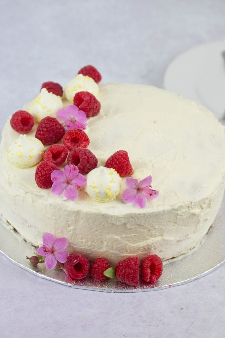 Summer raspberry cake - lemon and raspberry cake layers with a creamy topping #summerraspberrycake #raspberrycake #dessert #summerdessert #cake #summercakes