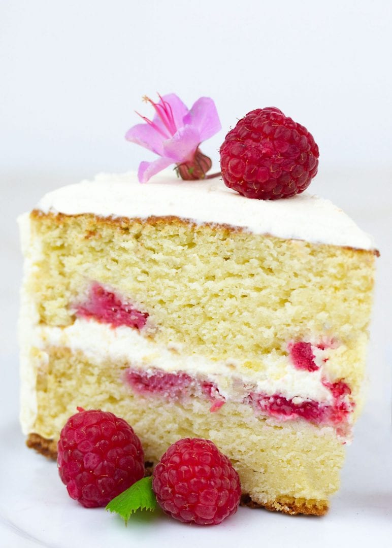 Summer raspberry cake - lemon and raspberry cake layers with a creamy topping #summerraspberrycake #raspberrycake #dessert #summerdessert #cake #summercakes