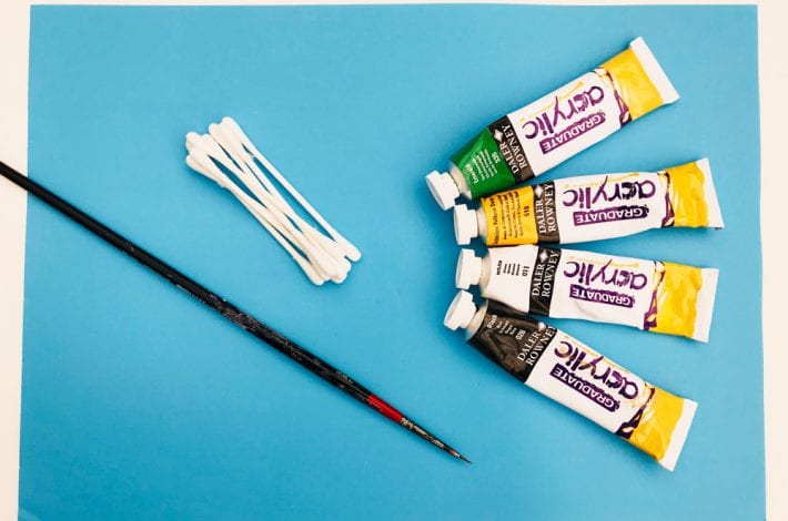 Cotton bud printed dandelions - enjoy this beautiful summer craft for kids and use simple cotton swabs to make this dandelion craft