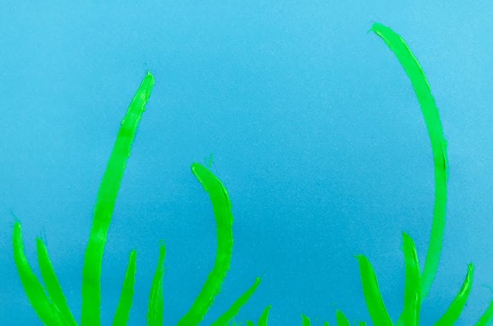Cotton bud printed dandelions - enjoy this beautiful summer craft for kids and use simple cotton swabs to make this dandelion craft