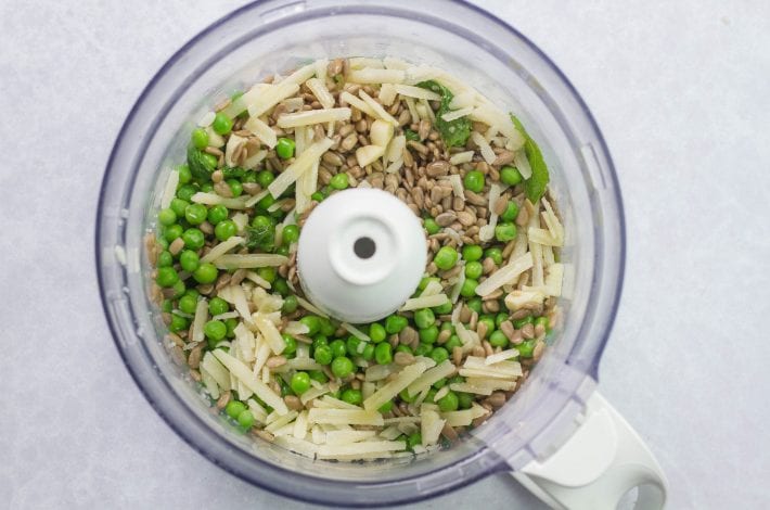 Pasta and pea pesto - a great baby pasta recipe that everyone can enjoy for family dinners - a tasty weaning recipe and kids meal