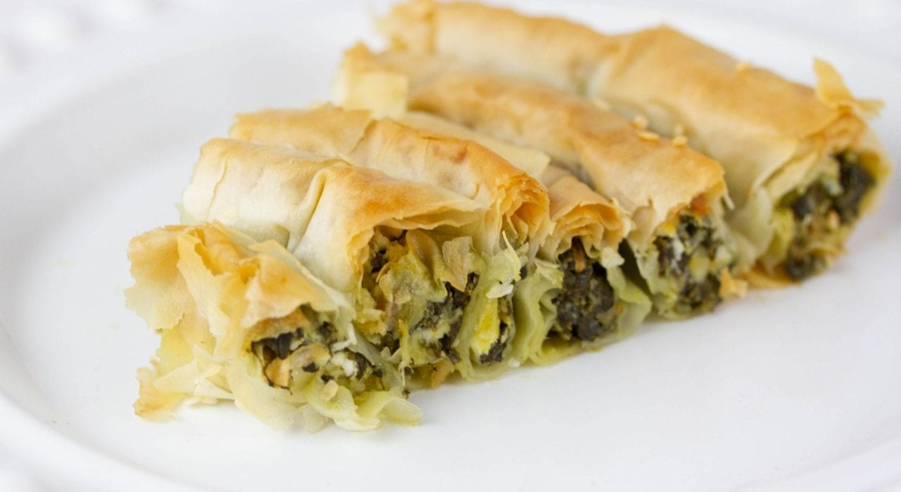 Spanakopita spiral pie - make this healthy spinach and feta cheese filo pie from a traditional Greek recipe