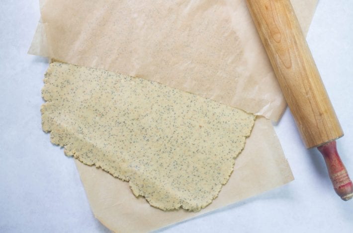 Wholewheat chickpea crackers - wholewheat crackers with oats chick peas and poppy seeds - great for toddler snacks