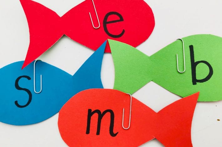 Have fun with phonics with this magnetic phonics fishing game - a great learning game for kids