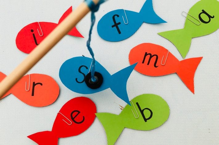 Have fun with phonics with this magnetic phonics fishing game - a great learning game for kids