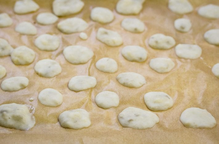 baby yogurt bites - make these frozen banana and yogurt drops as a great summer snack for baby