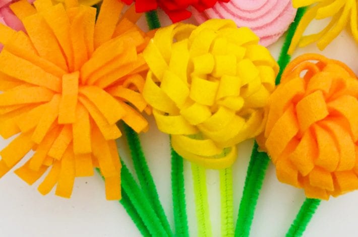 How to make easy diy felt flowers with this no-sew felt flowers craft for kids