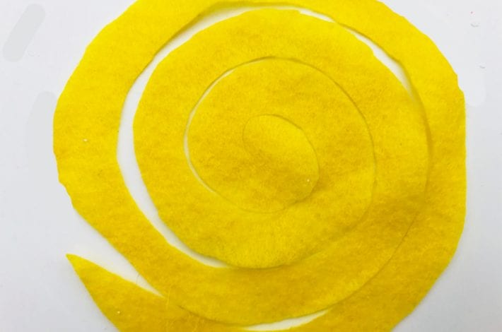 How to make easy diy felt flowers with this no-sew felt flowers craft for kids