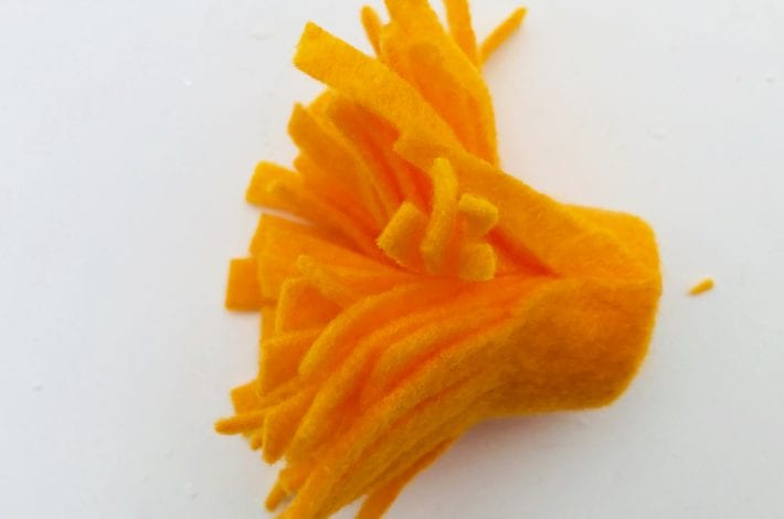 How to make easy diy felt flowers with this no-sew felt flowers craft for kids