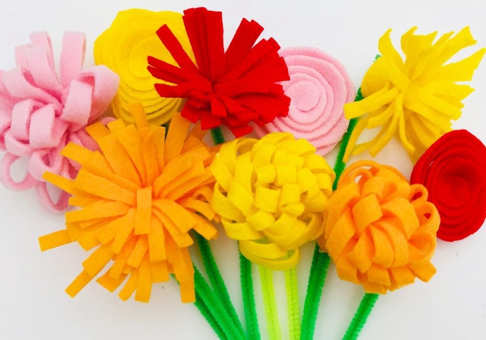 How to make easy diy felt flowers with this no-sew felt flowers craft for kids