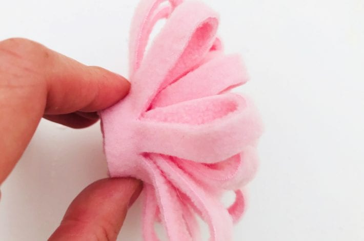 How to make easy diy felt flowers with this no-sew felt flowers craft for kids