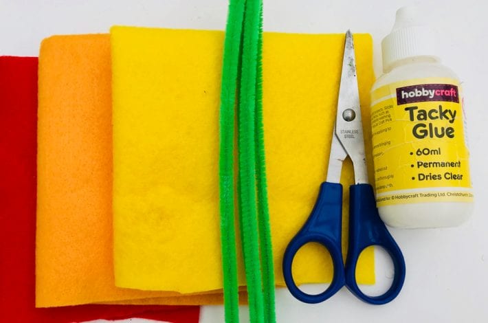 How to make easy diy felt flowers with this no-sew felt flowers craft for kids
