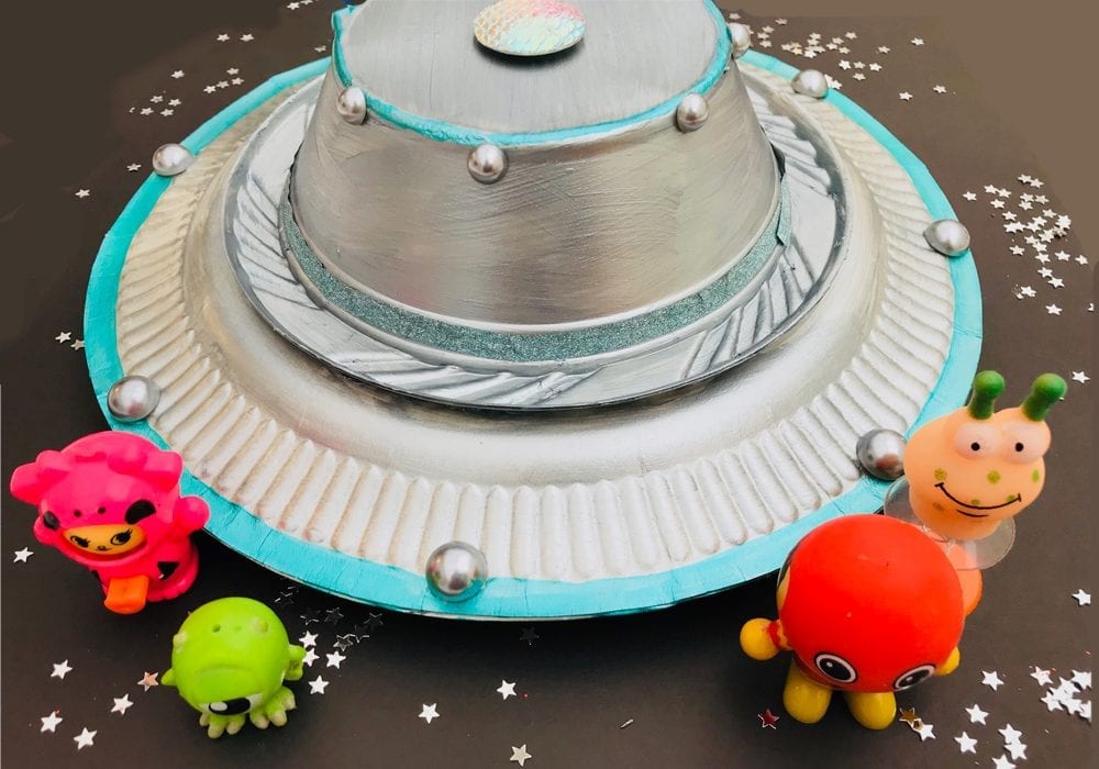Alien spaceship craft - how to make a fabulous flying saucer out of a paper plate